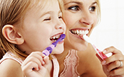 キレイと健康をつくる歯磨き時間。上質な歯ブラシを選んでみませんか？