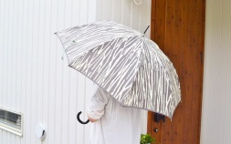 雨の日が待ち遠しくなる！デンマーク生まれの美しい傘