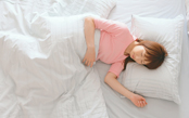 寝苦しい熱帯夜も快眠できる！接触冷感寝具で、涼しく眠ろう