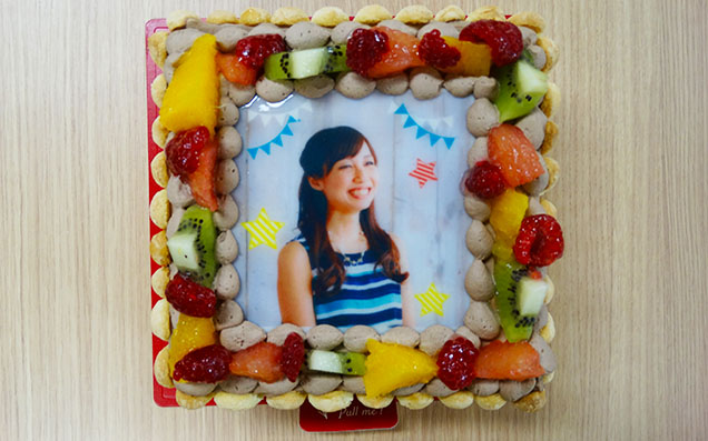 自分の写真がケーキに 盛り上がれる上にとってもおいしいピクトケーキを注文してみた 編集部ブログ フフルルマガジン