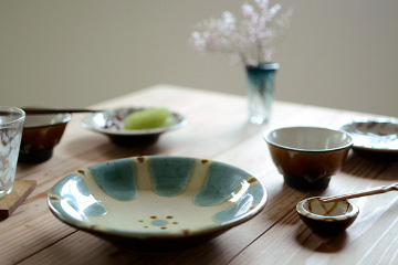 沖縄の陶器（やちむん）　「７寸皿 (緑釉)」