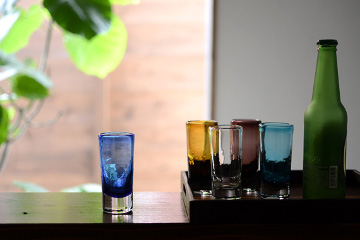 沖縄の琉球ガラス　「一口ビアグラス」