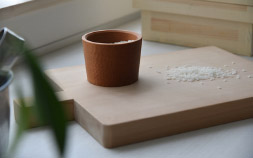桐の米びつと木製計量カップで、お米をおいしくおしゃれに収納しよう！
