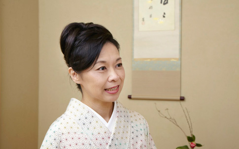 和文化研究家の三浦康子さん。歳時記など日本の文化に造詣が深く、手みやげの達人でもあります。